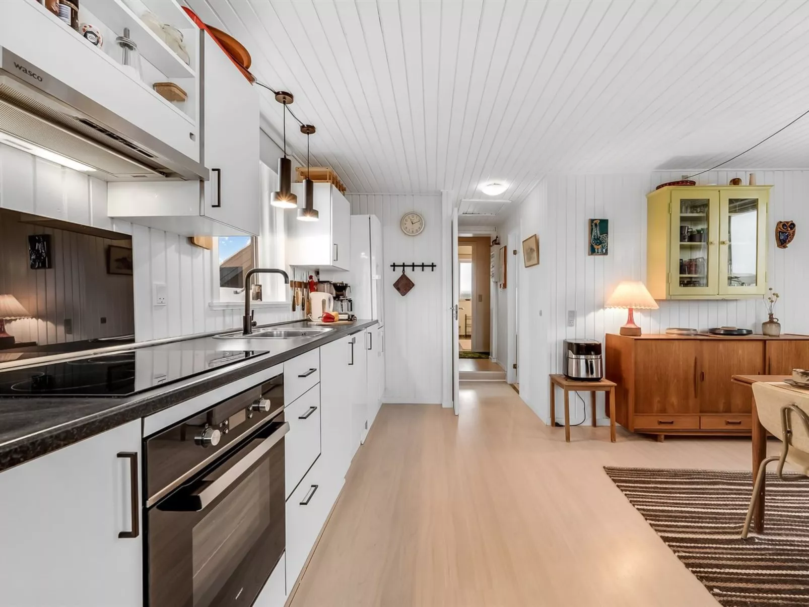 "Fannie" - 200m from the sea-Inside
