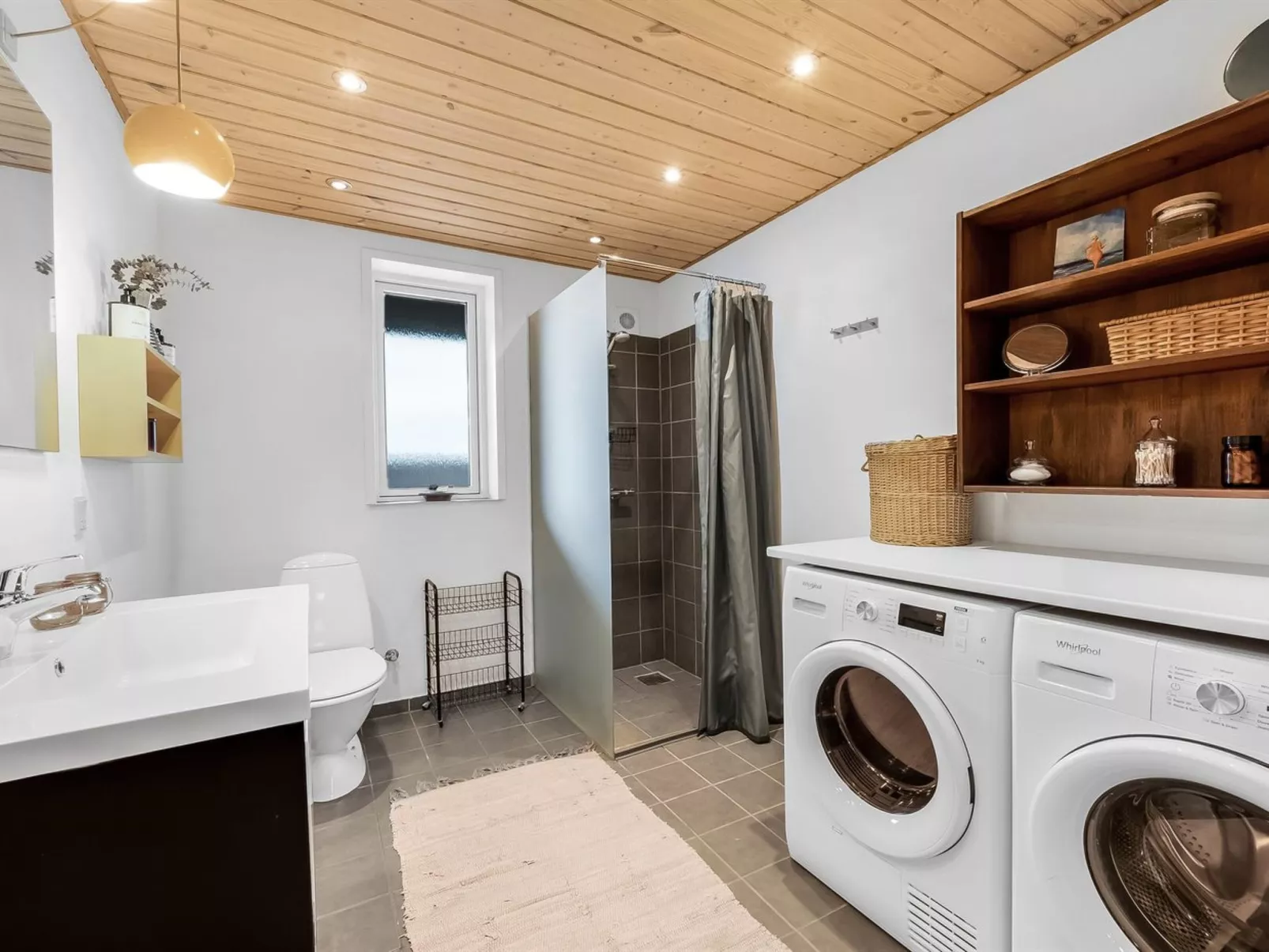 "Fannie" - 200m from the sea-Inside