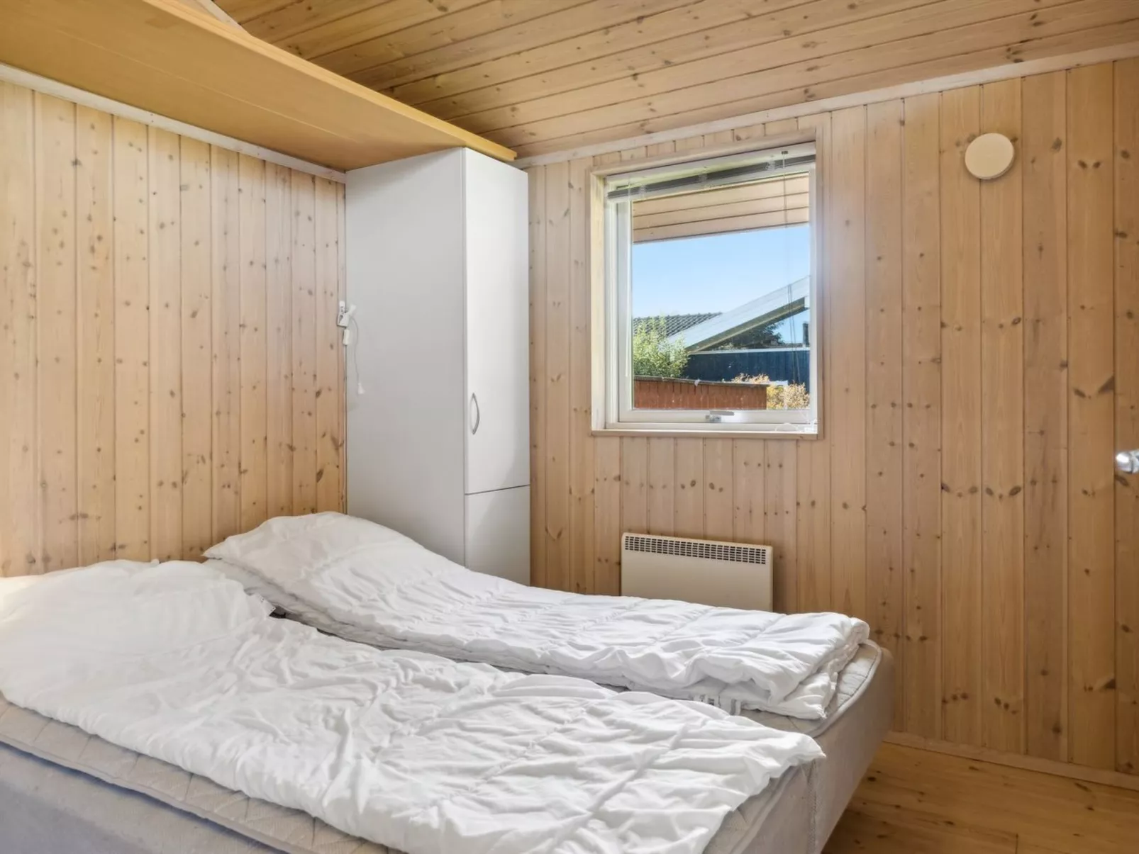 "Skyler" - 325m from the sea-Inside