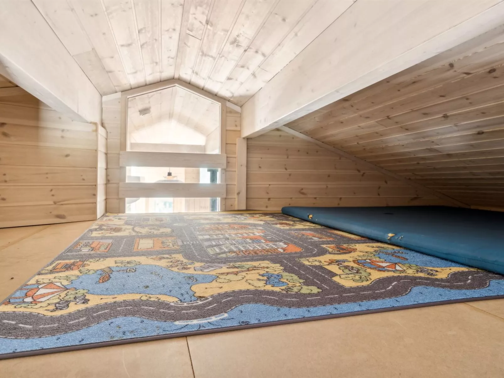 "Skyler" - 325m from the sea-Inside