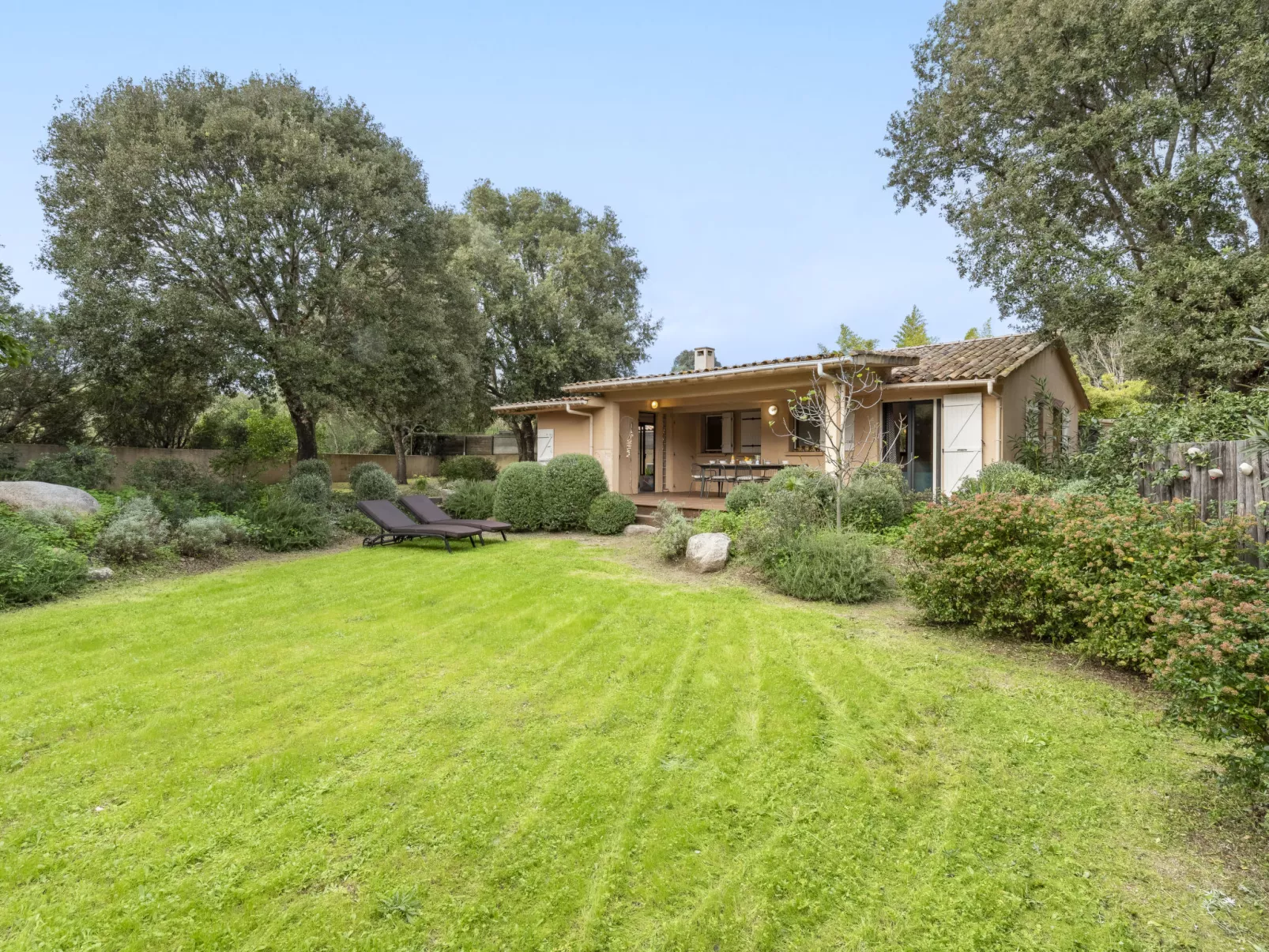 Villa Les Chênes-Outside