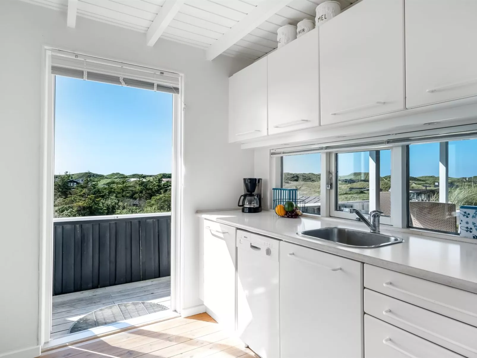 "Naema" - 400m from the sea-Inside
