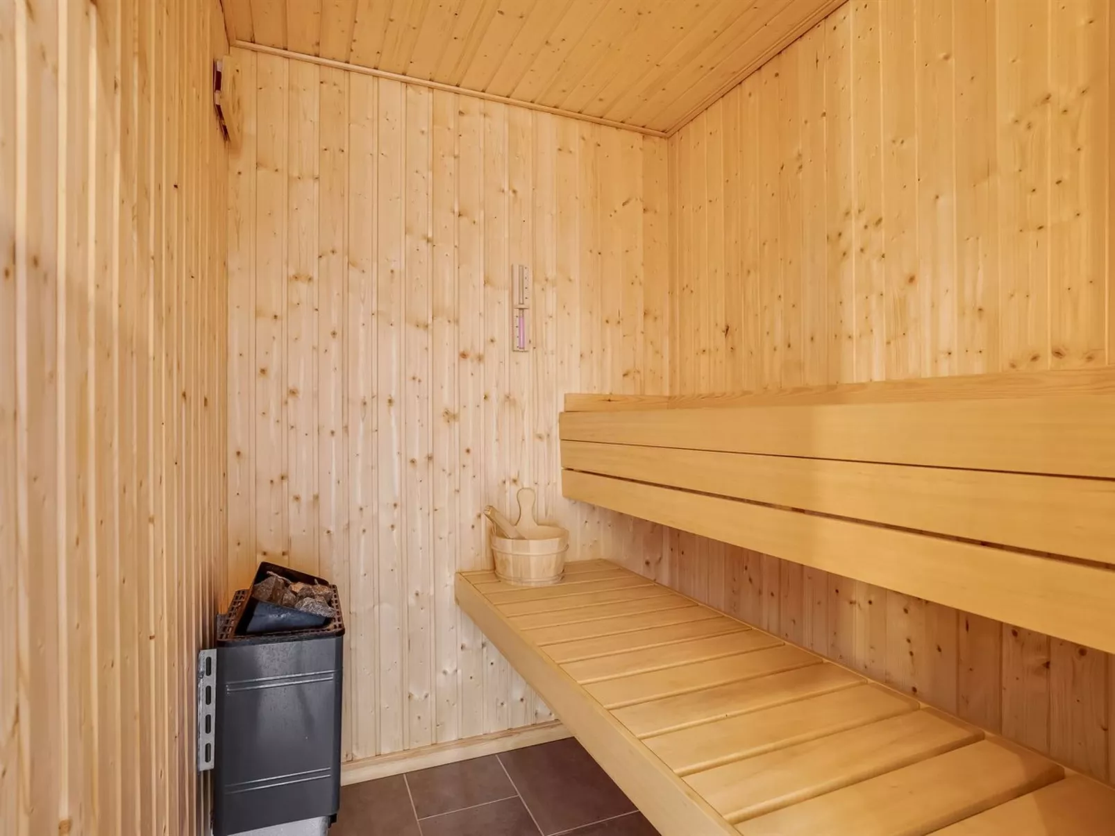 "Jale" - 900m from the sea-Drinnen