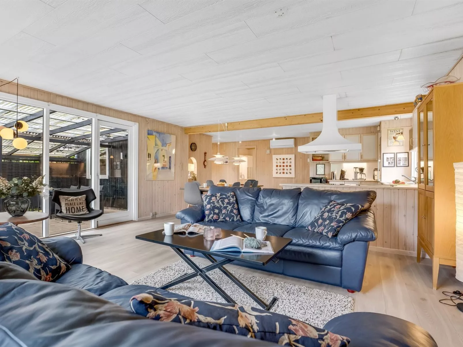 "Dali" - 200m from the sea-Drinnen