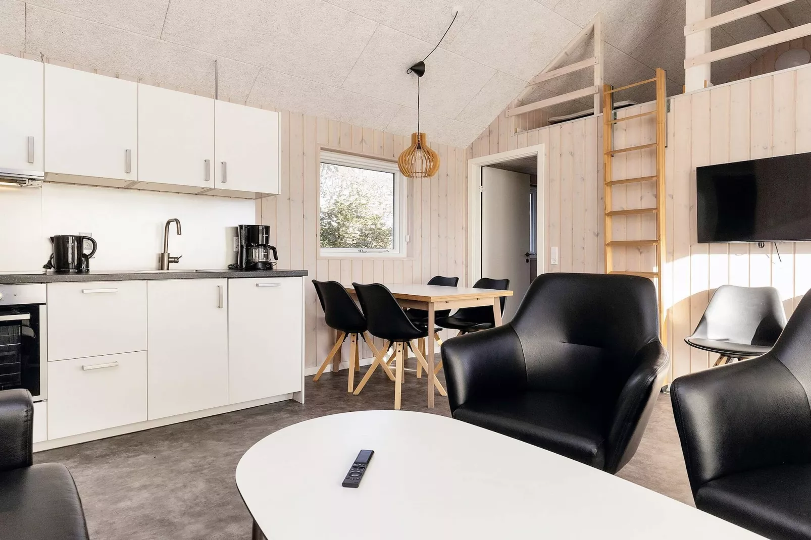 Pretty cabin in camping resort-Indoor