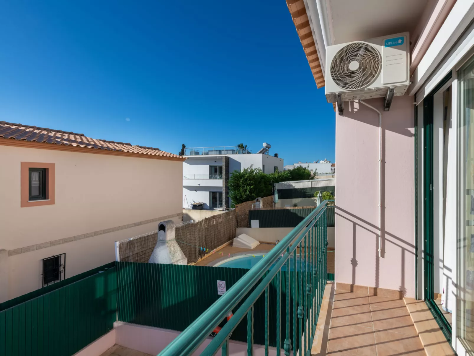 V3 Aguia M-Outside