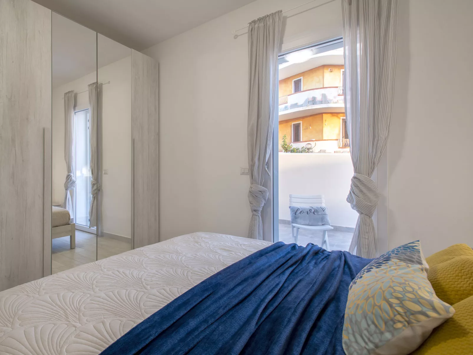 La casa all'angolo-Inside
