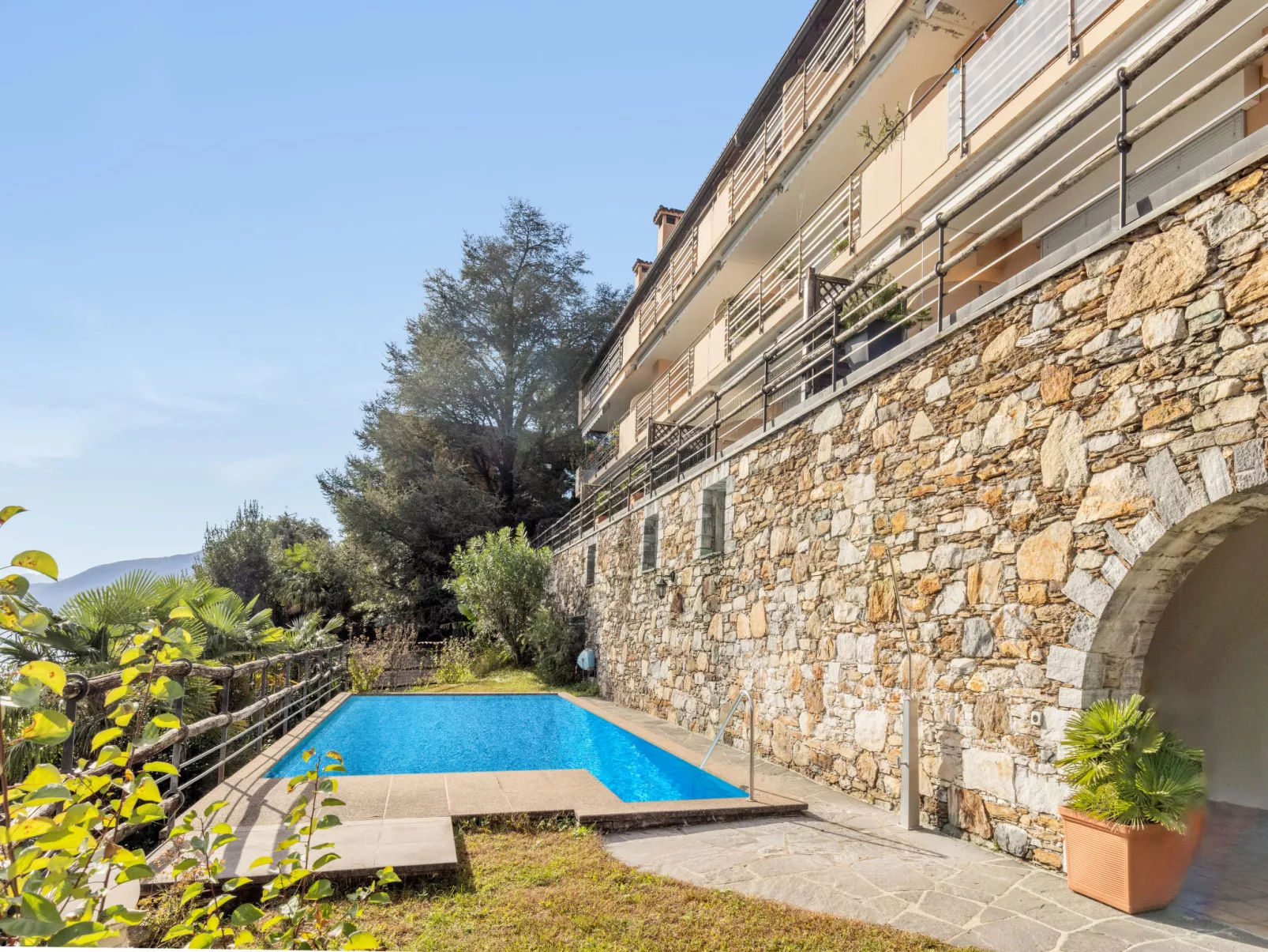 Brissago White-Outside