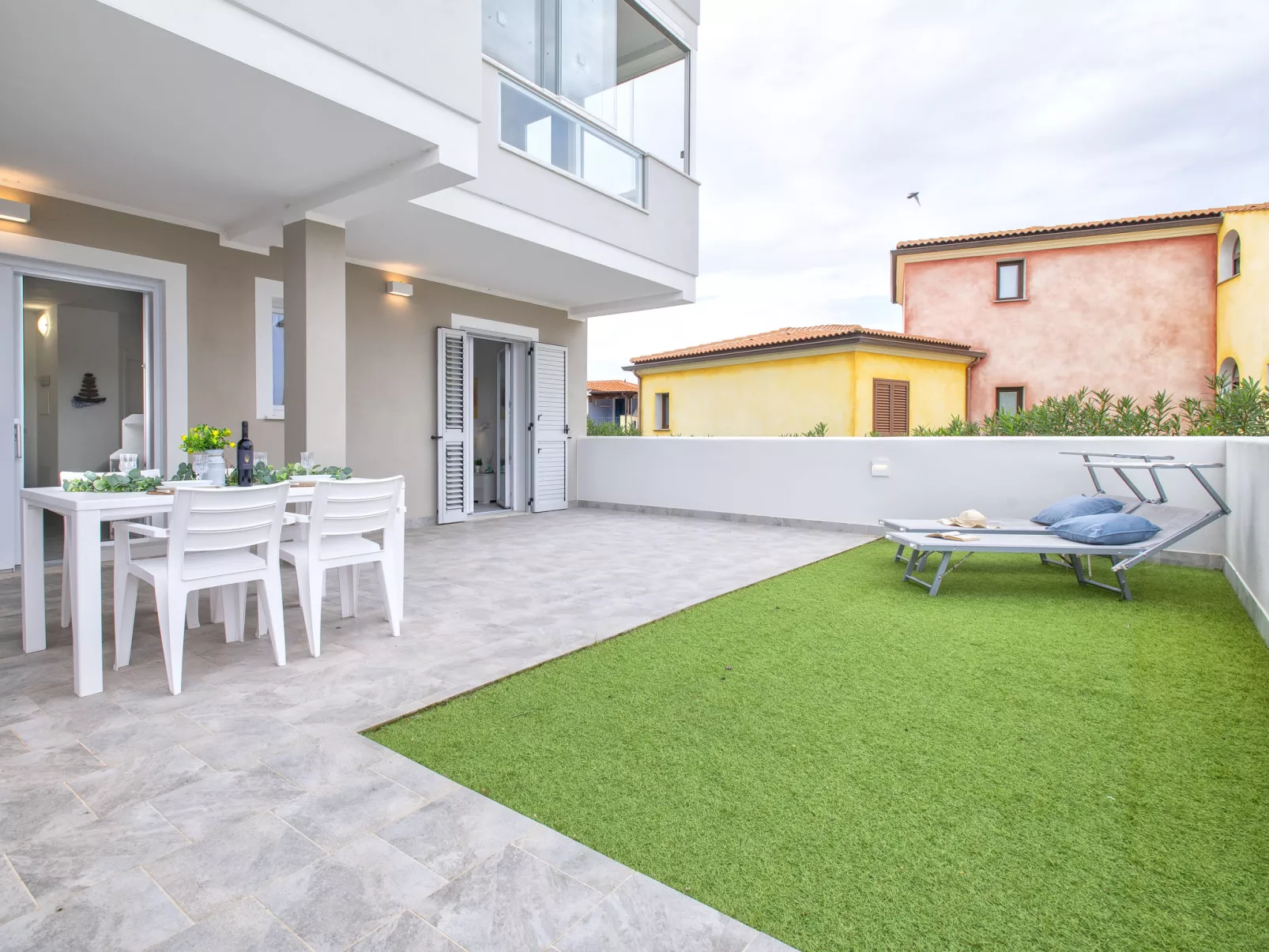 La terrazza sulla piscina-Outside