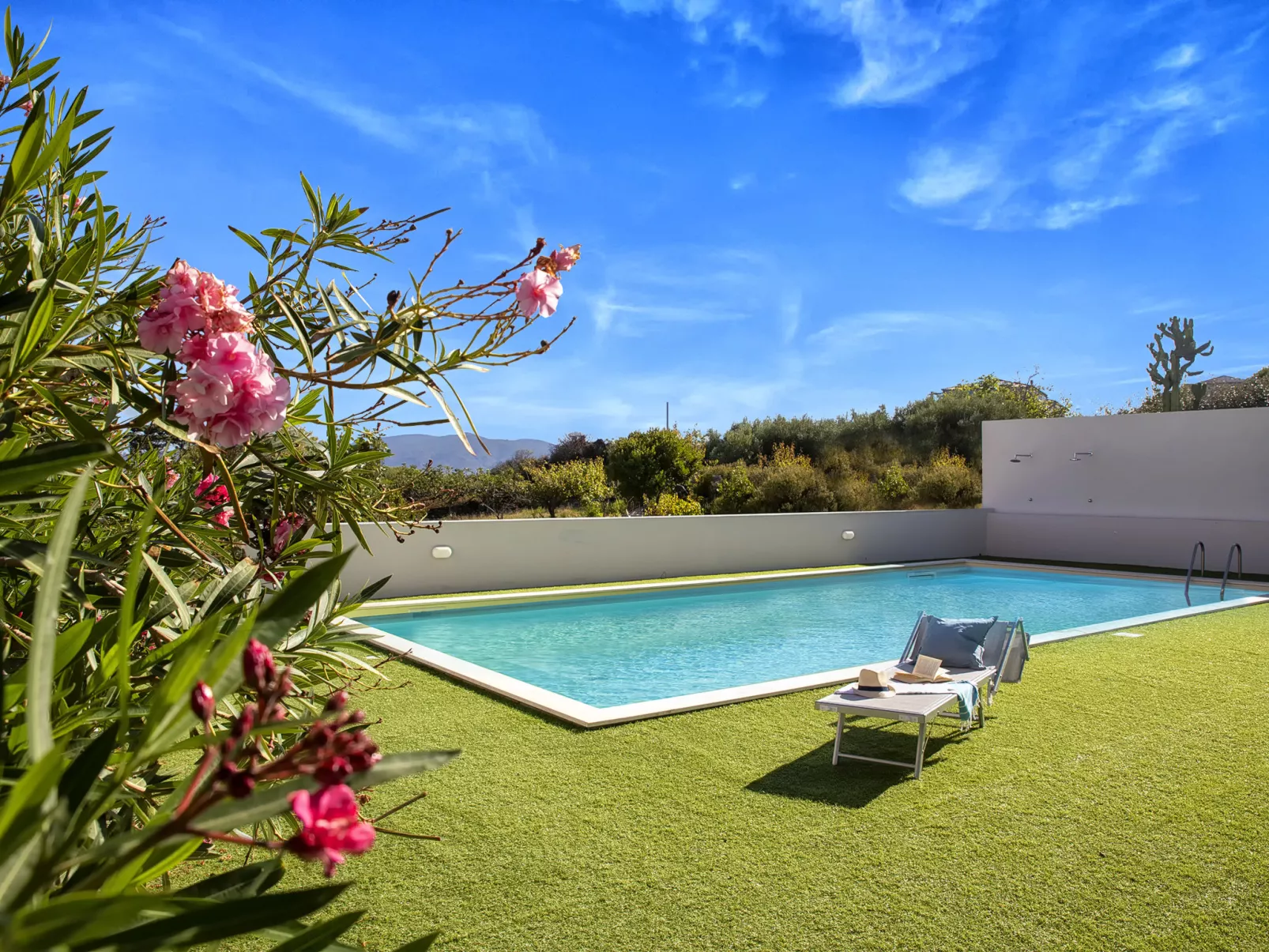 La terrazza sulla piscina-Outside