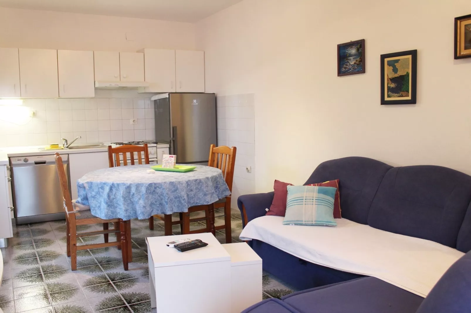 Apartments Sweet Life - One-Bedroom Apartment with Terrace (Nina) (ST)-Salle à manger