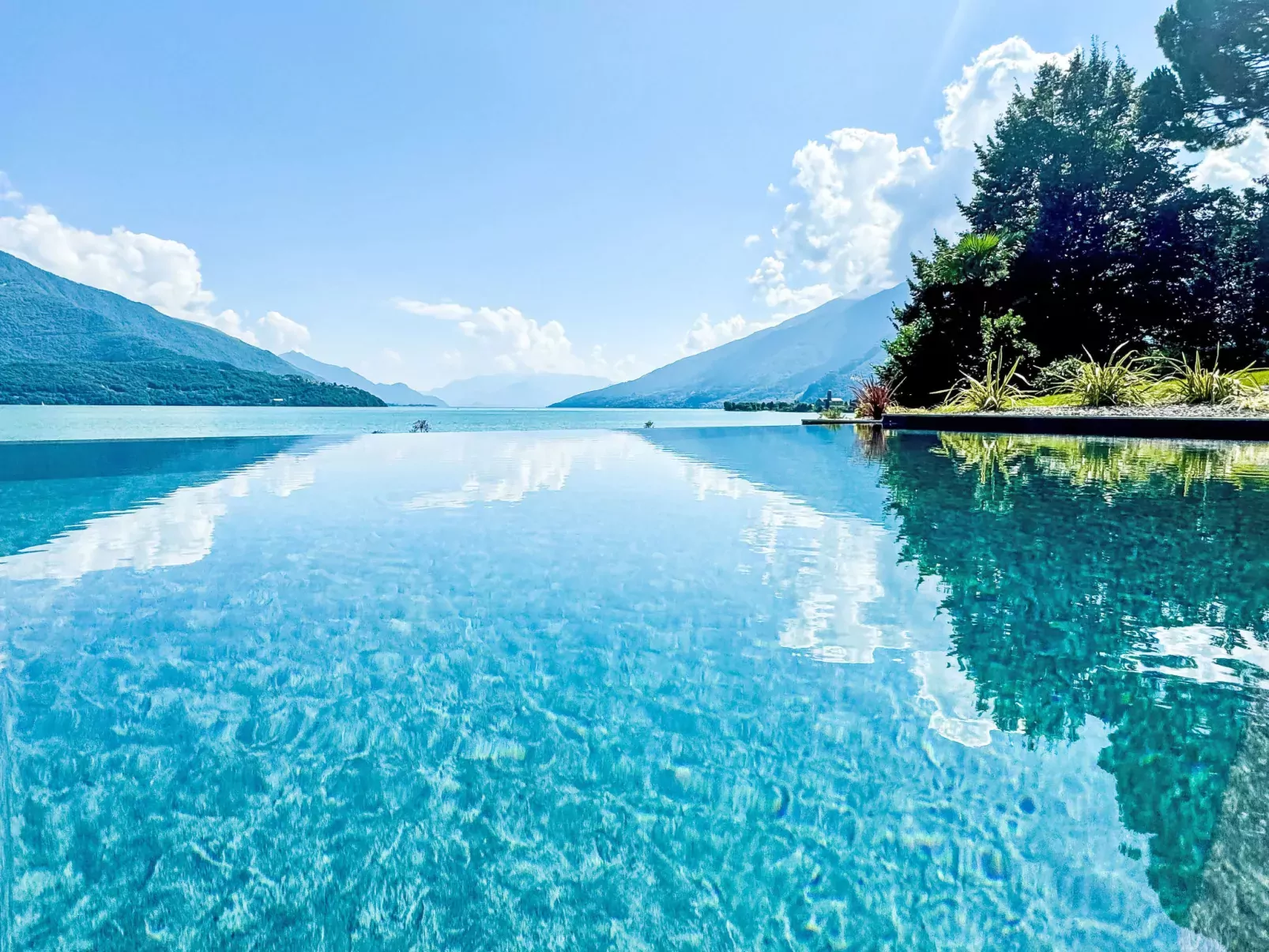 Riflesso del lago-Outside