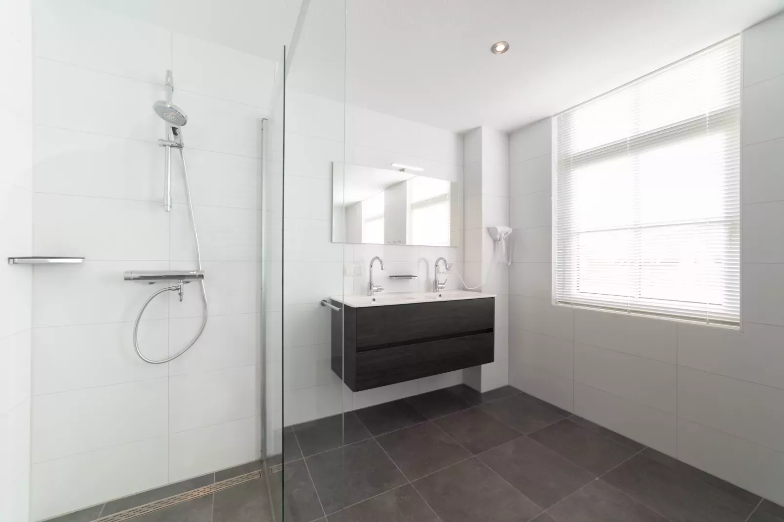 12 persoons Stadvilla met Jacuzzi-Salle de bain