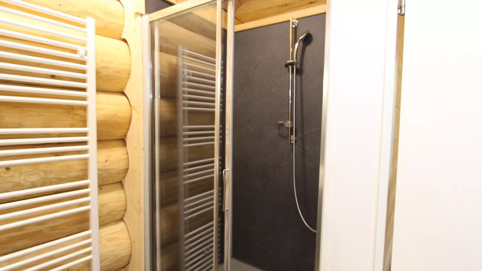 Jenig 2B-Badezimmer