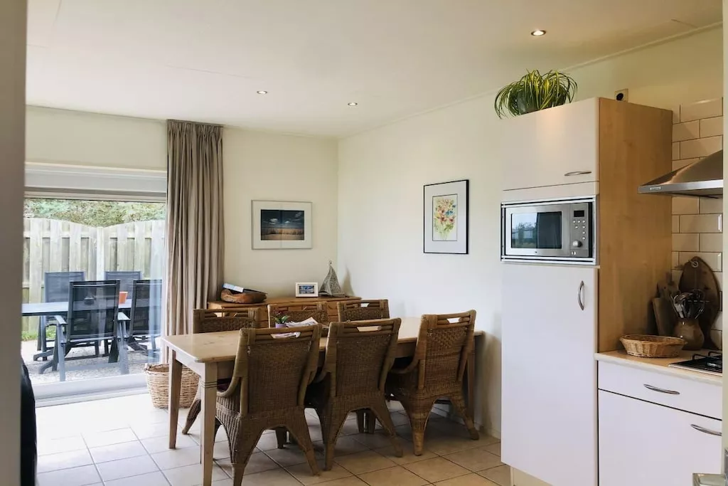 495316-Dining room