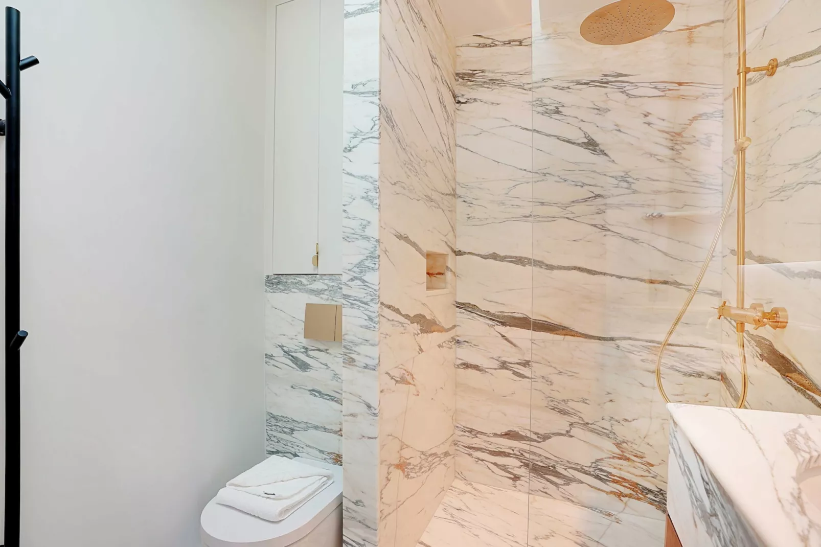 EM-217-STHONORE-1-Bathroom