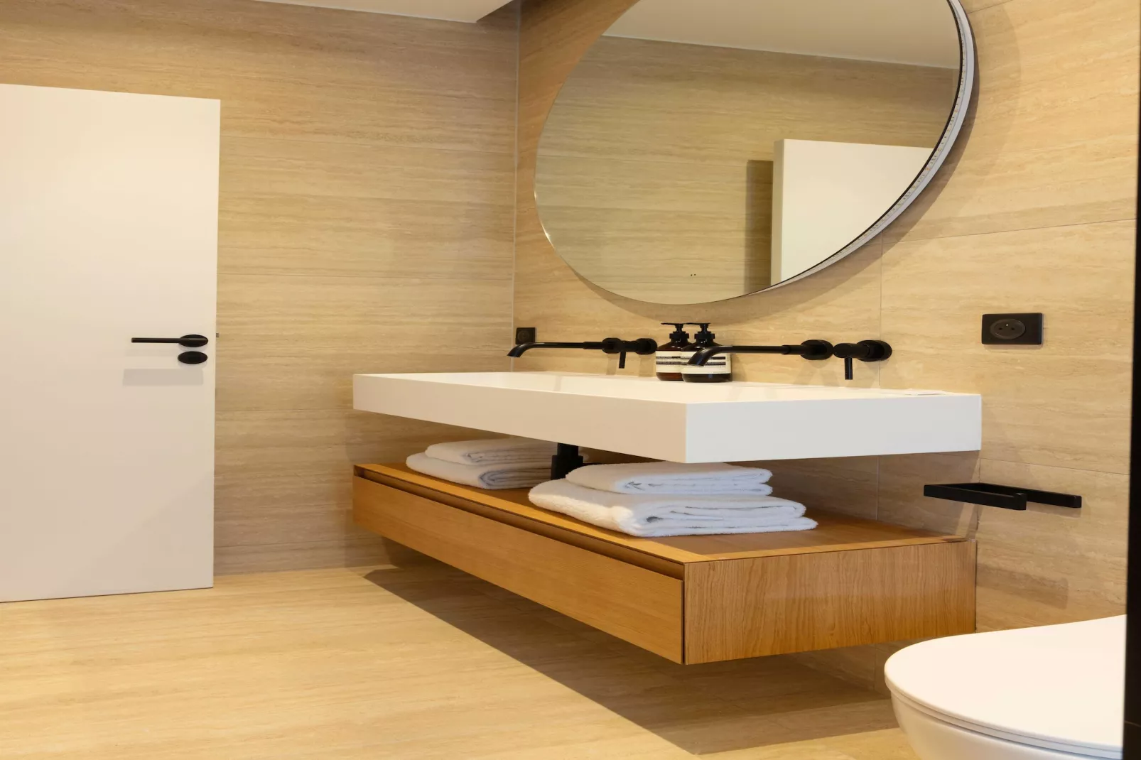 PB-44-ROYAL-Bathroom