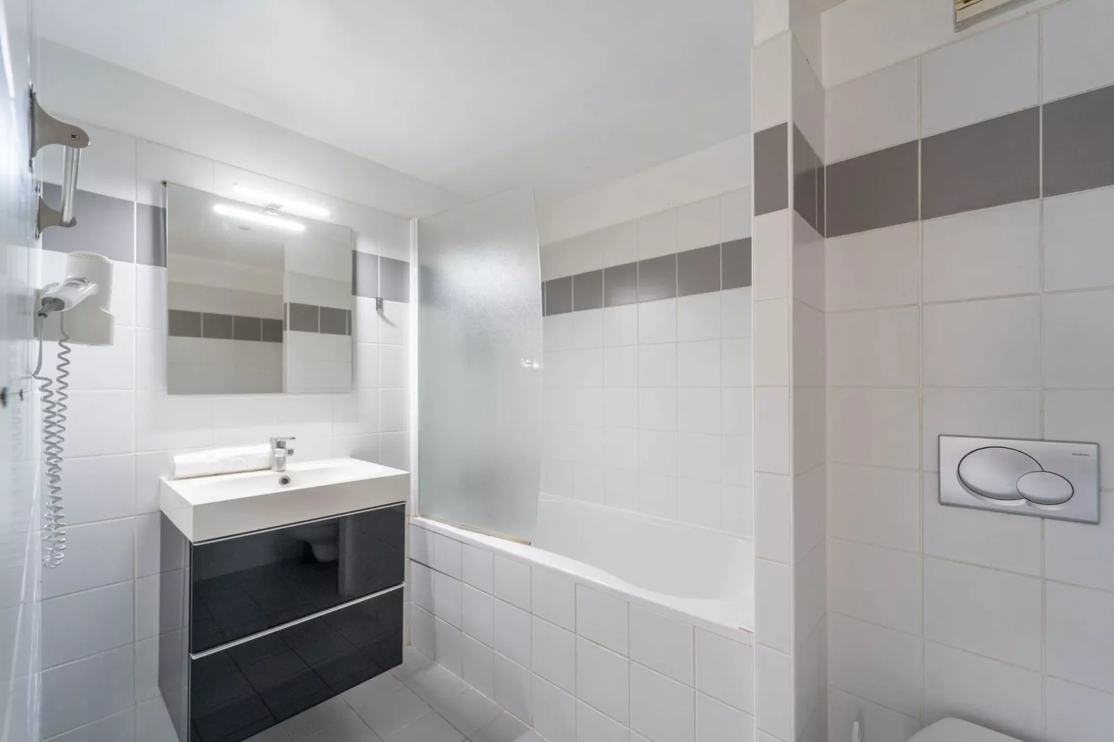 SG-5-BUFFON-501-Bathroom