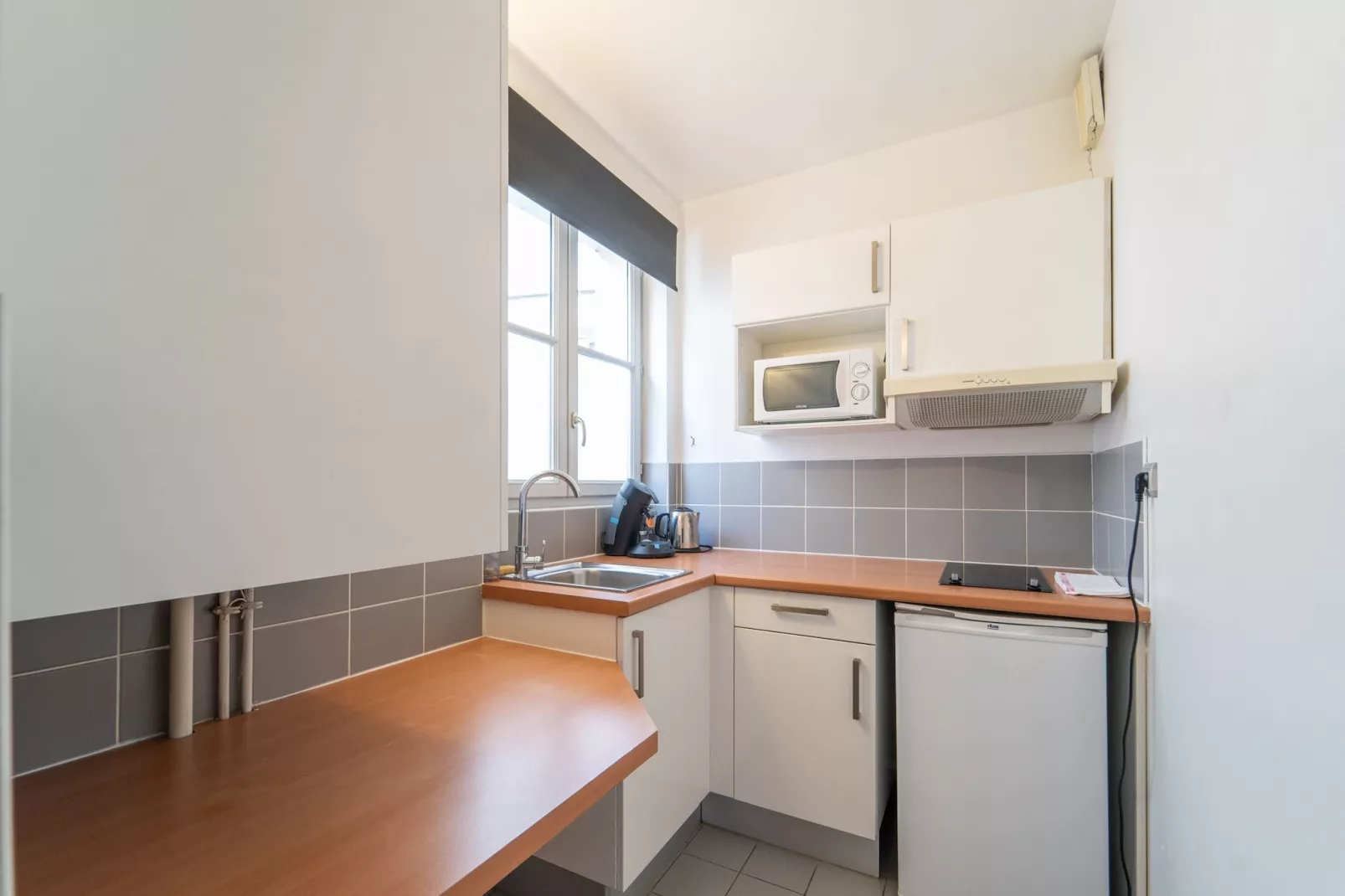 SG-5-BUFFON-102-Kitchen