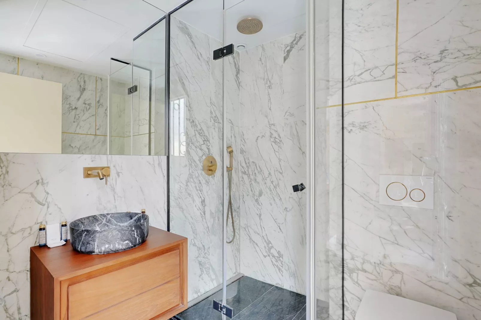 EC-9-ANJOU-RDC-Bathroom