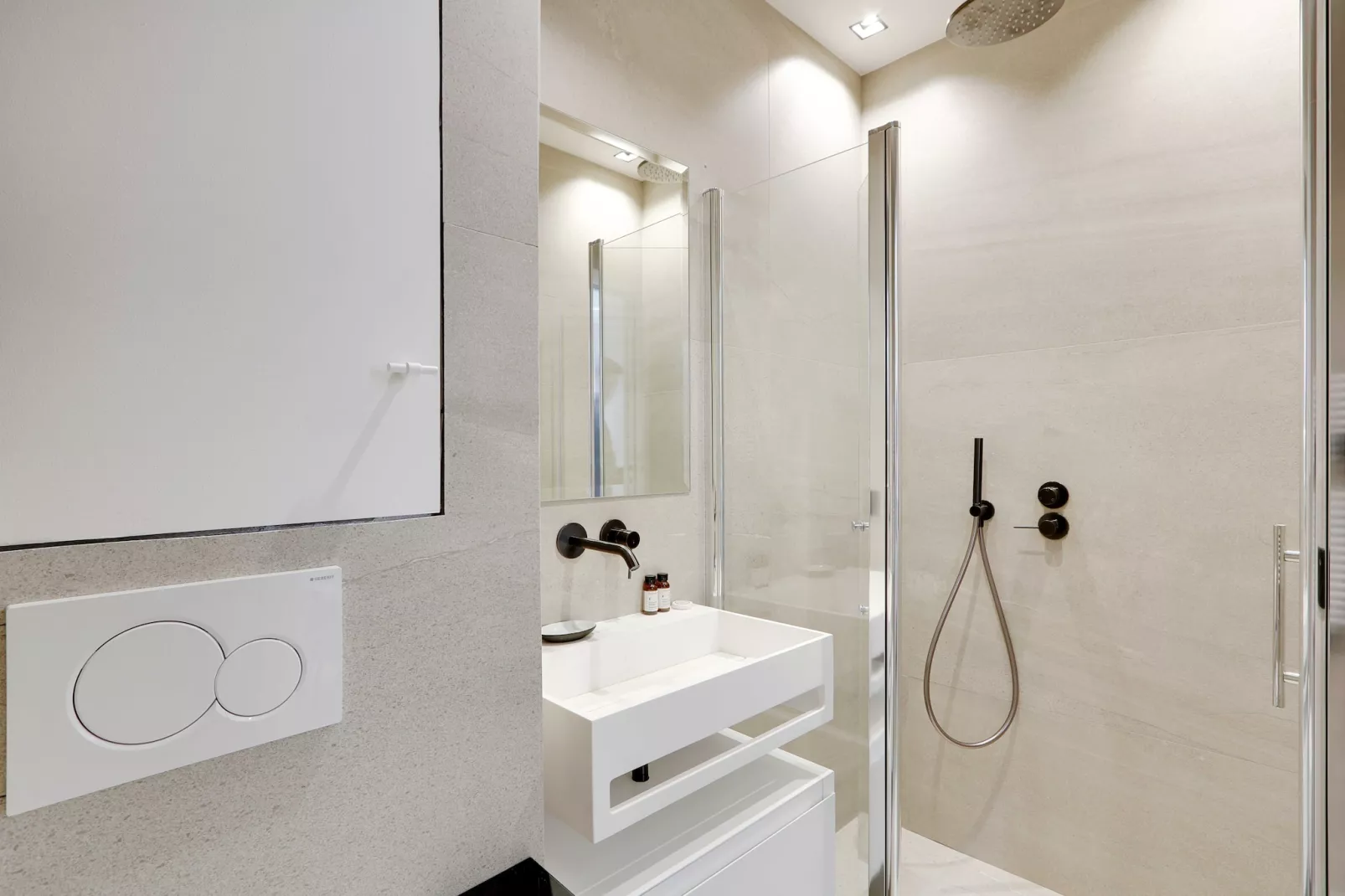 FDL-13-CAIRE-1-Bathroom