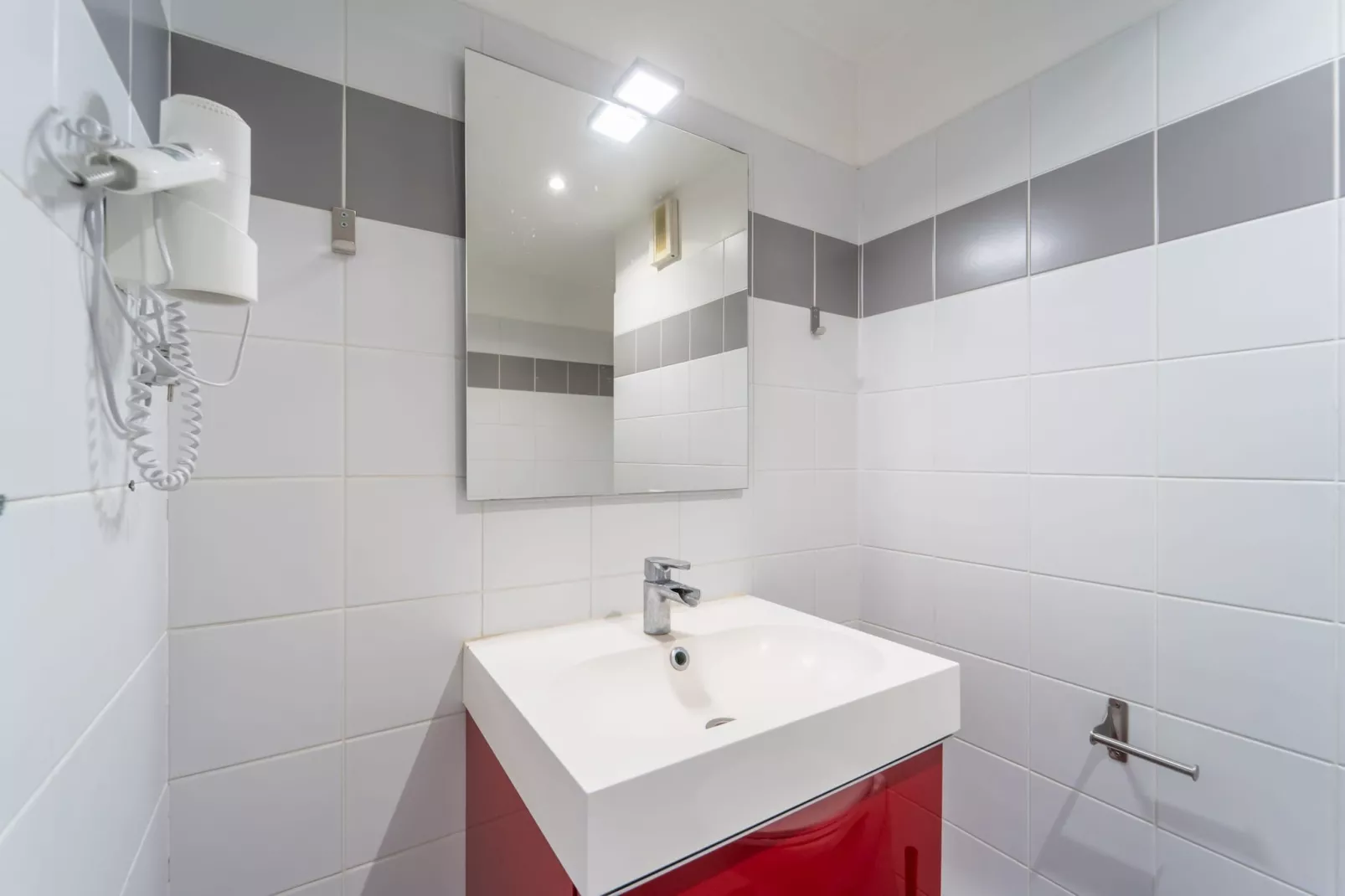 SG-5-BUFFON-502-Bathroom
