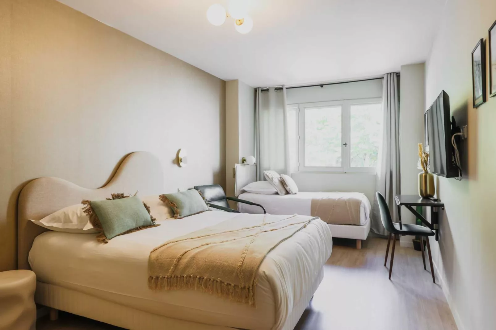 IA-31-DEGAULLE-18-Bedroom
