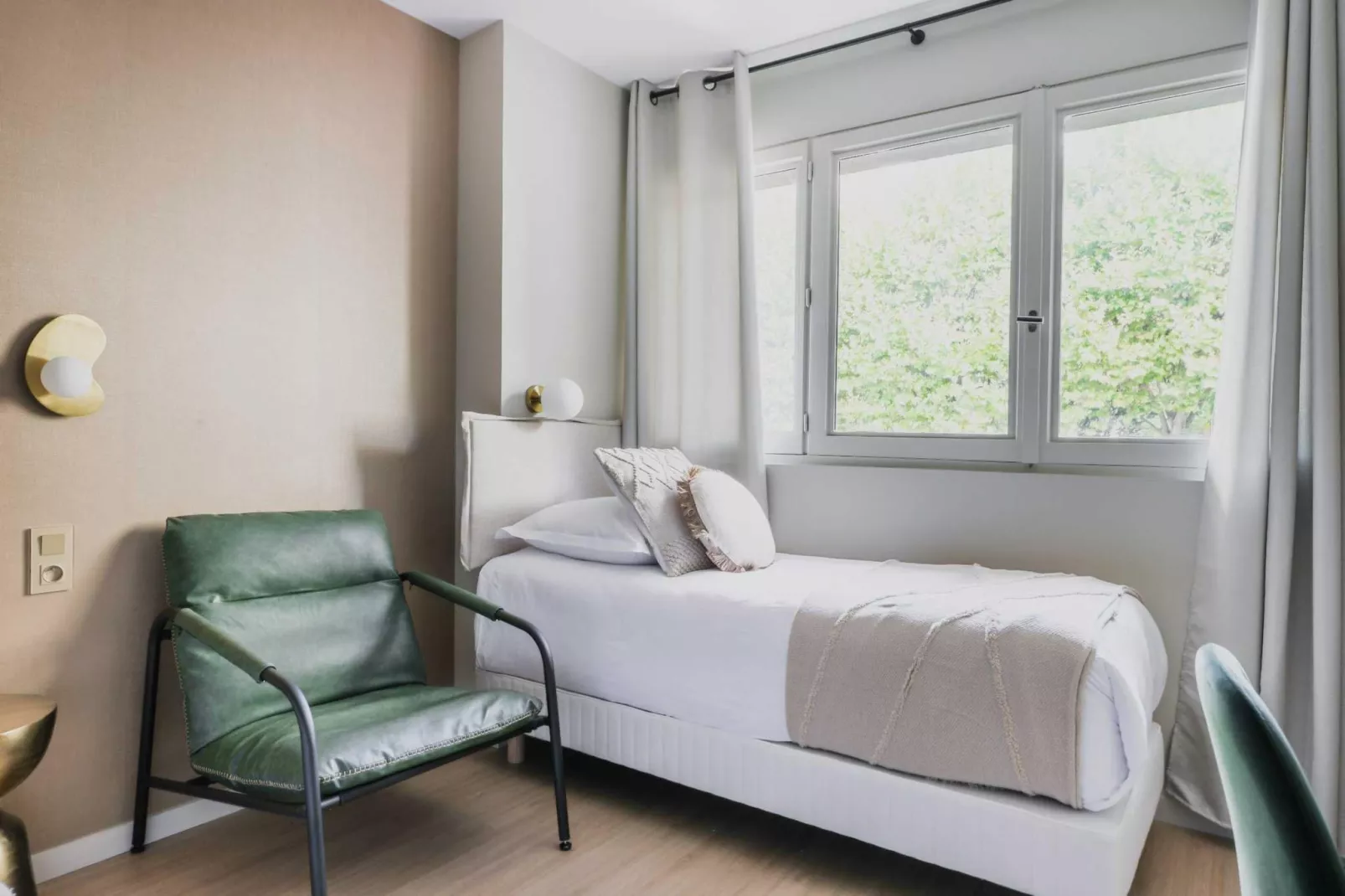 IA-31-DEGAULLE-18-Bedroom