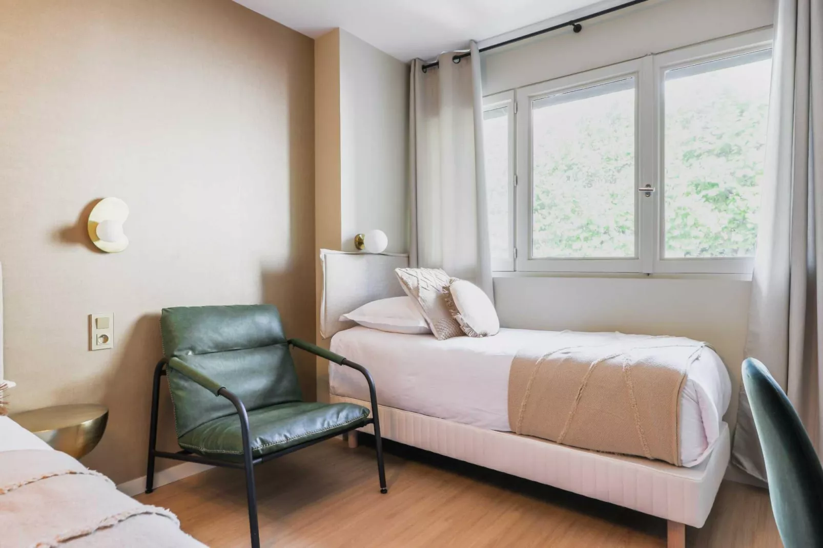 IA-31-DEGAULLE-18-Bedroom