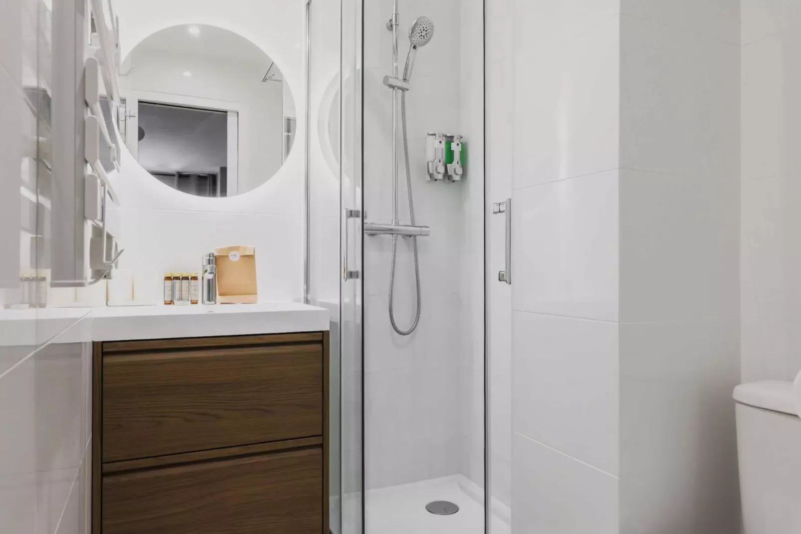 IA-31-DEGAULLE-18-Bathroom