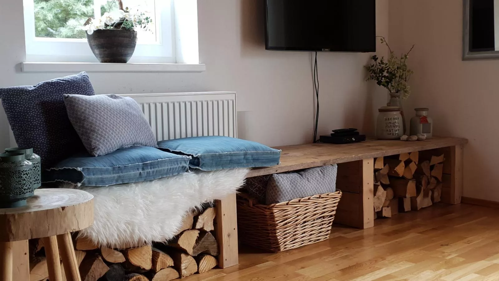 Gailblick-Living room