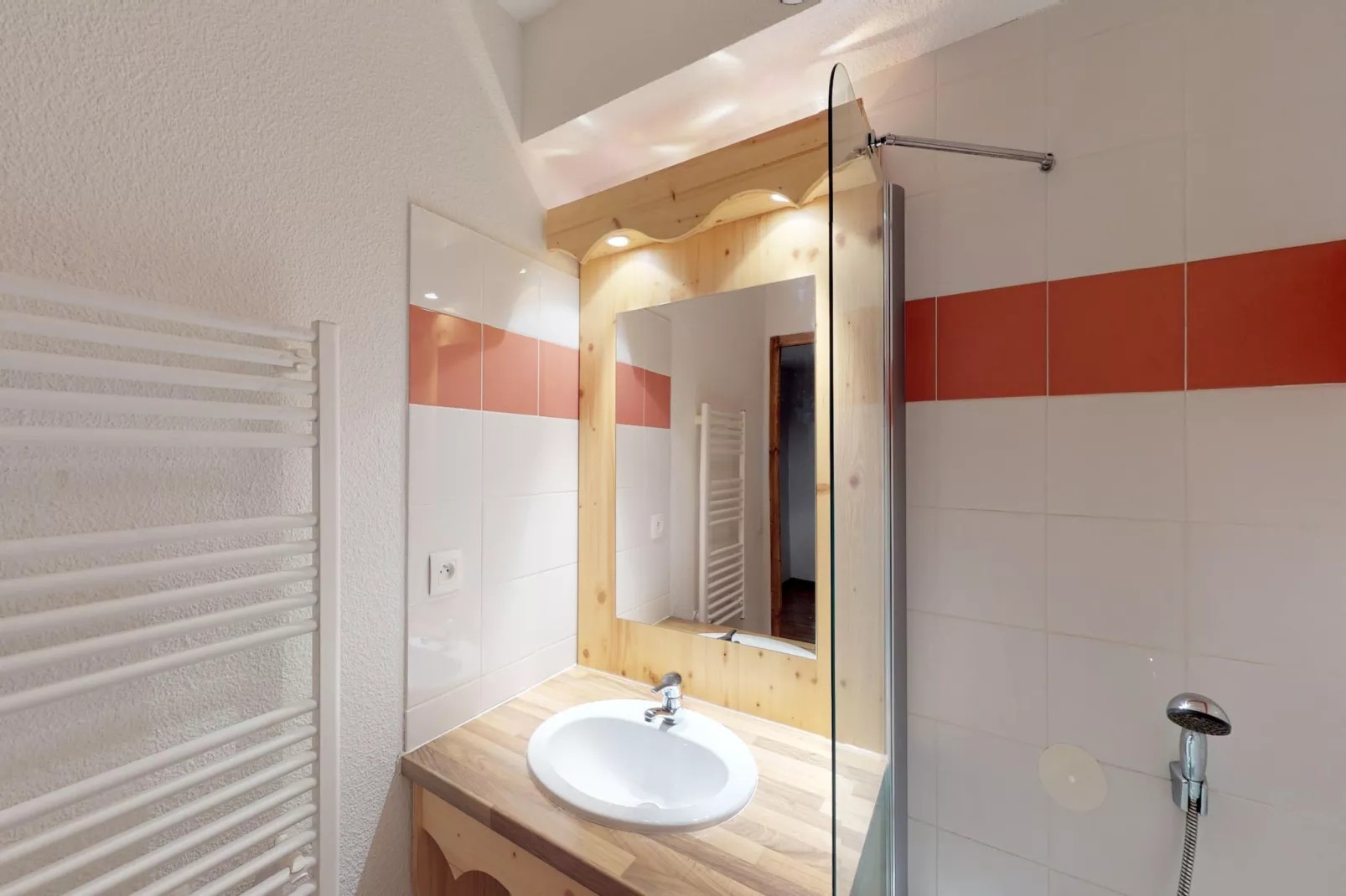 Hameau 4 201 - SPA & PISCINE appartement 4 pers-Bathroom