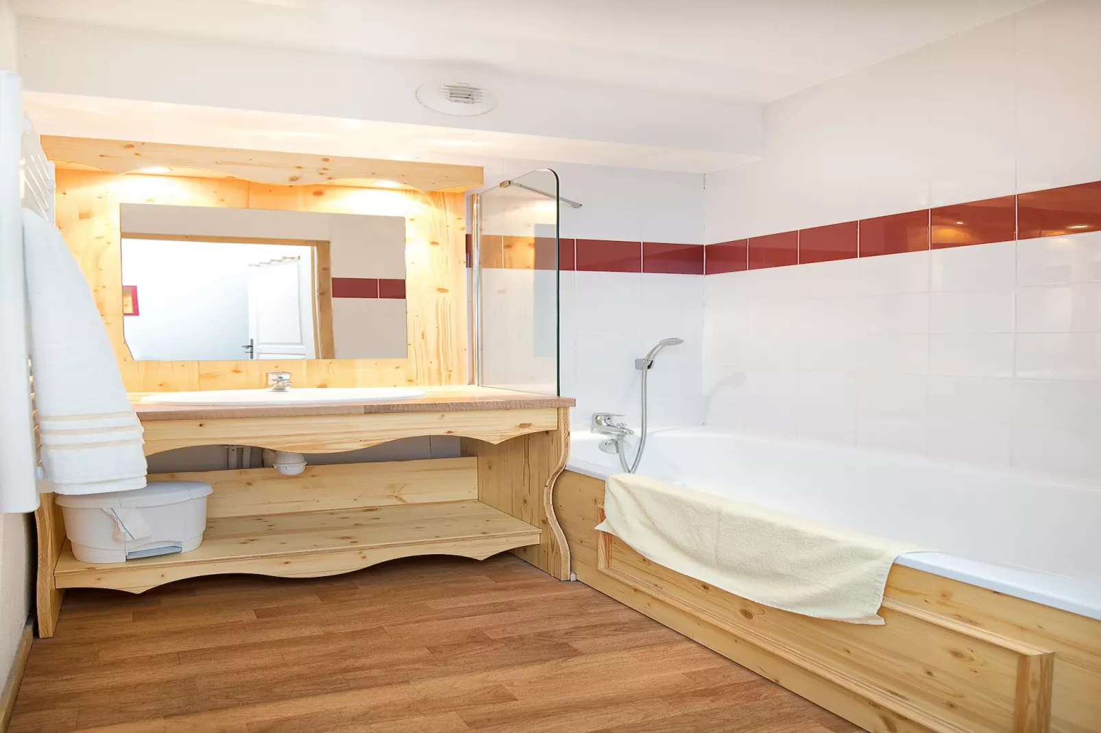 Hameau 3 002 - SPA & PISCINE appartement 4 pers-Bathroom
