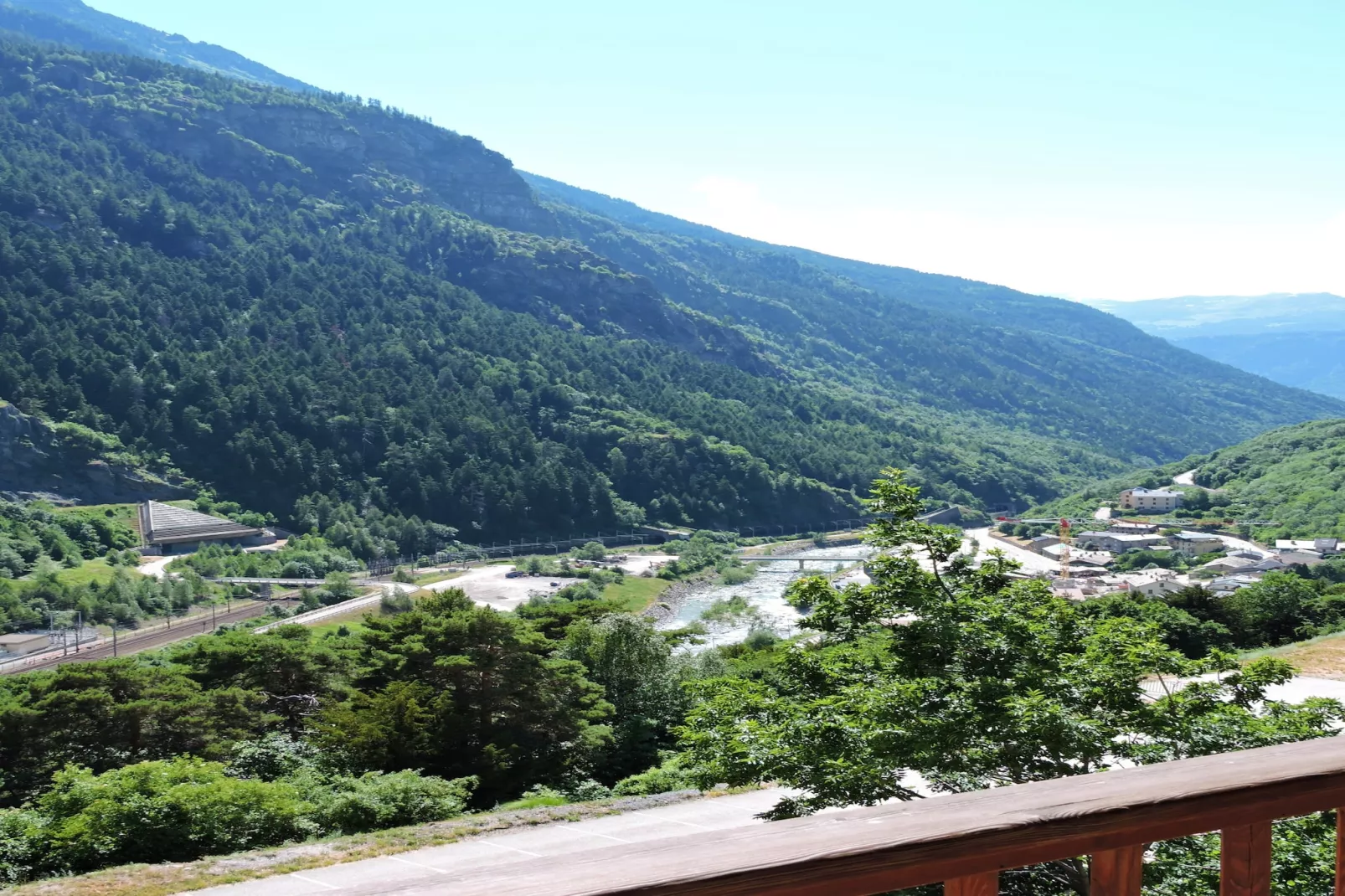Hameau 8 202 - SPA & PISCINE appartement 4 pers-Terrassenbalkon