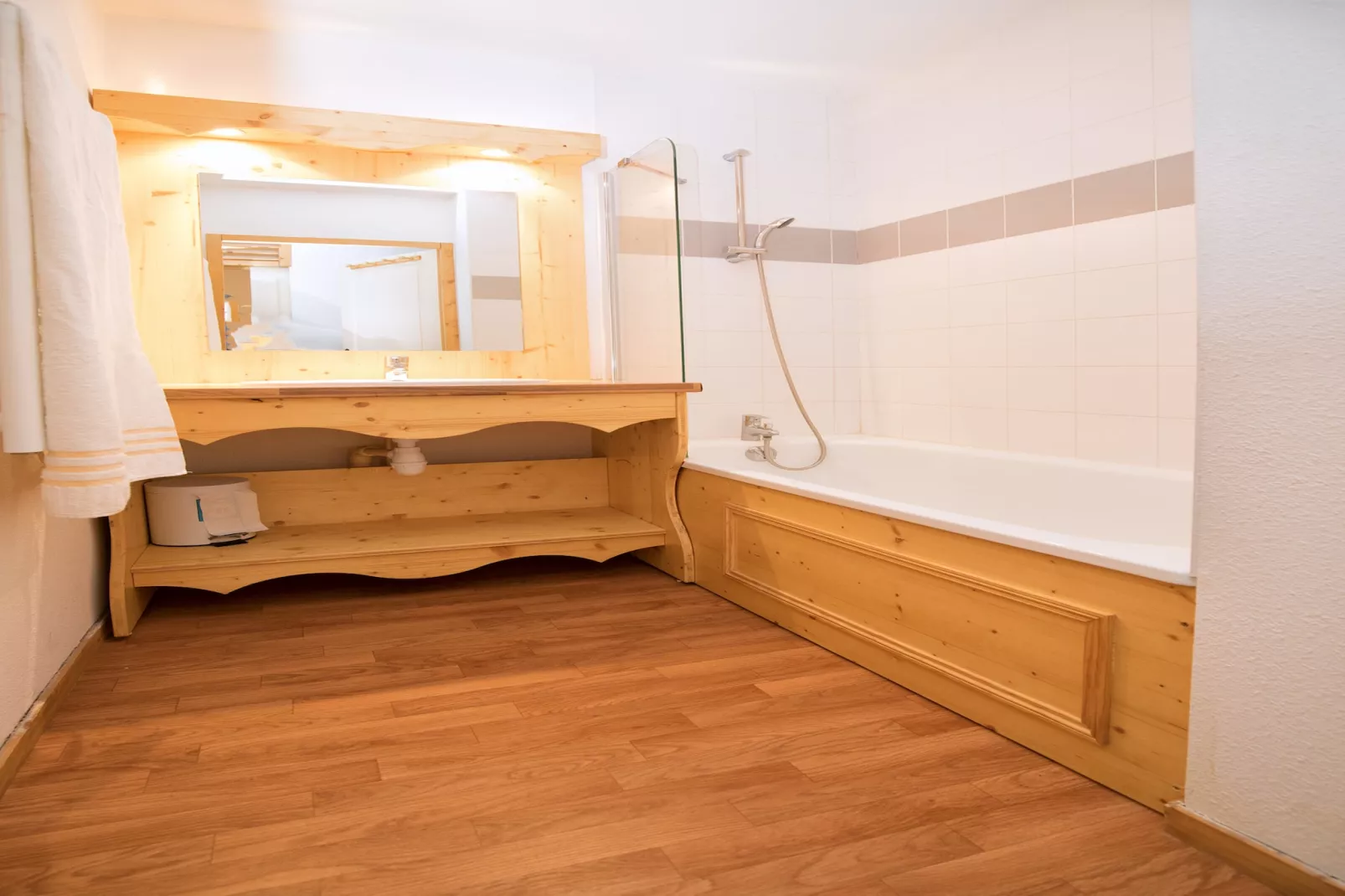 Hameau 8 201 - SPA & PISCINE studio 4 pers.-Salle de bain