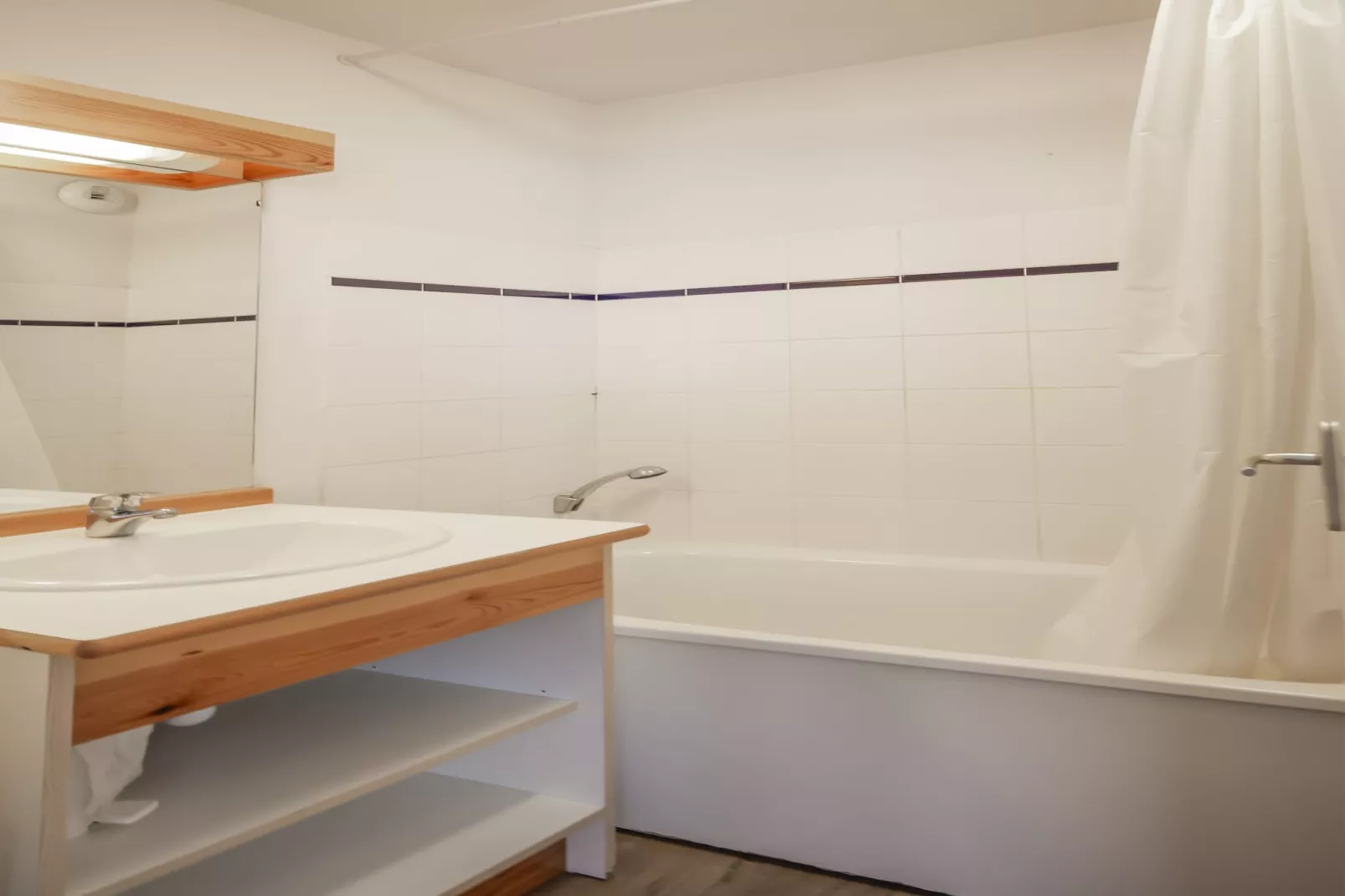 Balcons H 024 - PARC NAT. VANOISE appart. 6 pers.-Bathroom