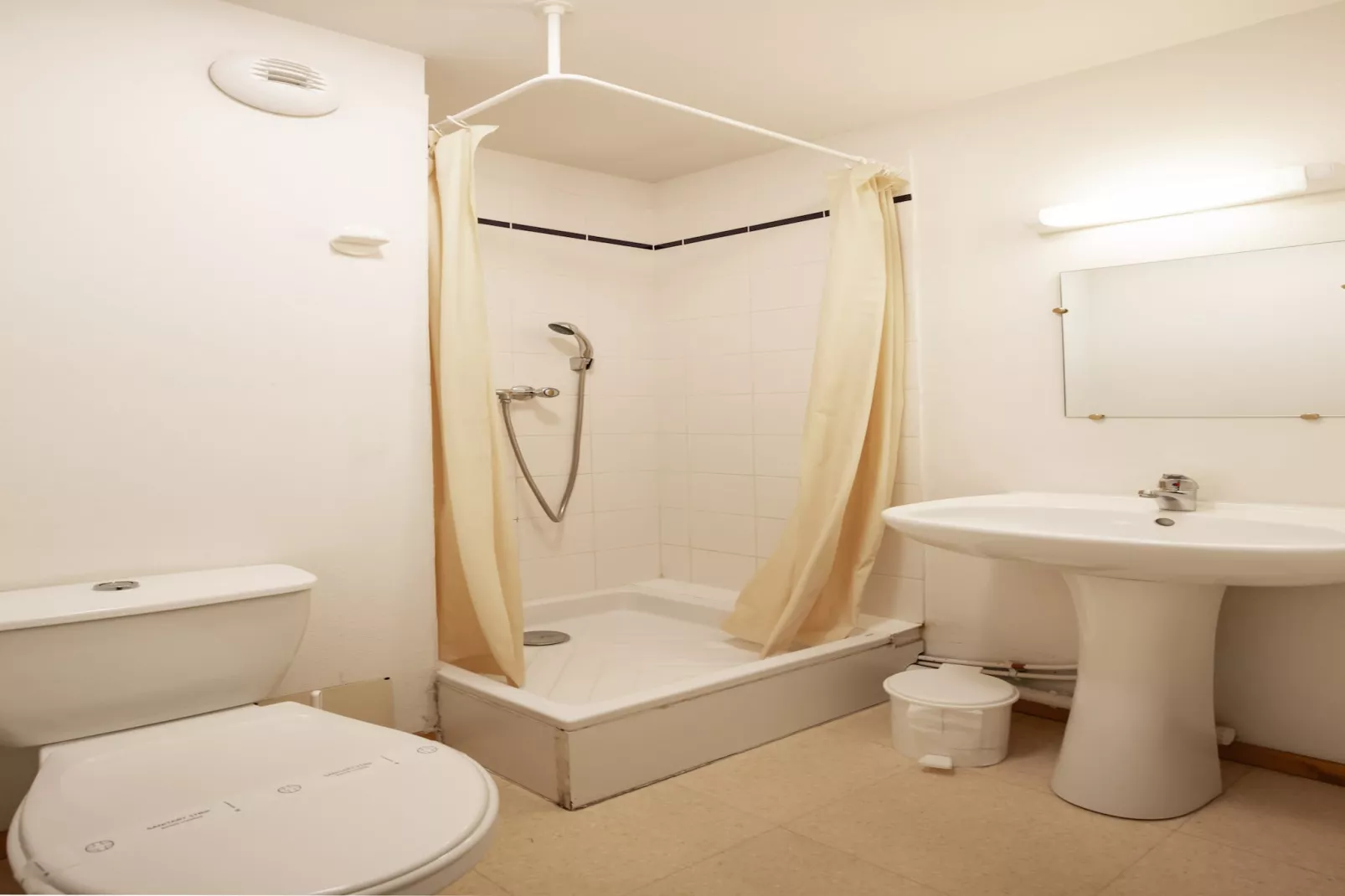 Balcons G 022 - PARC NAT. VANOISE appart. 8 pers.-Bathroom