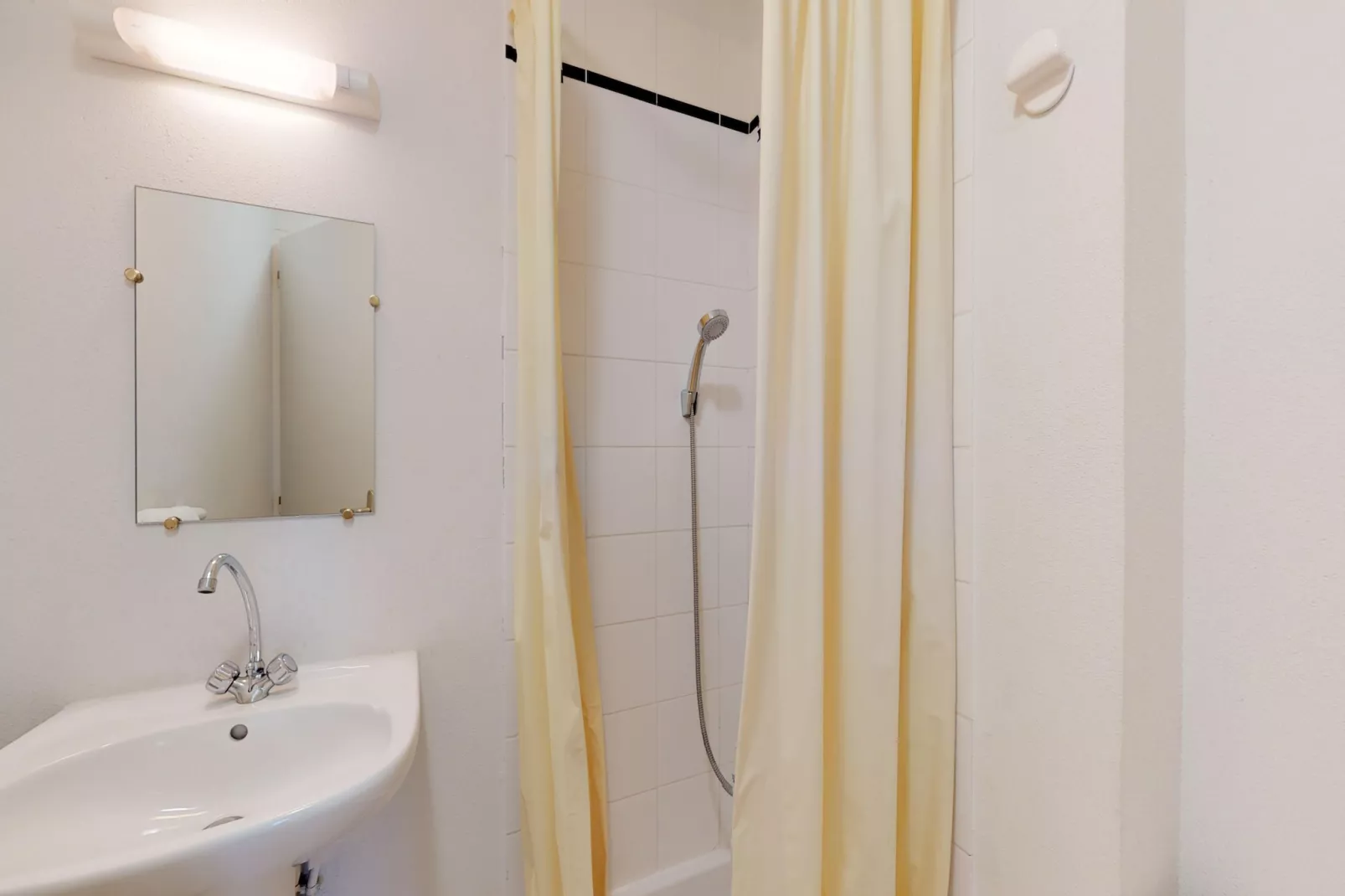 Balcons G 025 - PARC NAT. VANOISE appart. 8 pers.-Bathroom