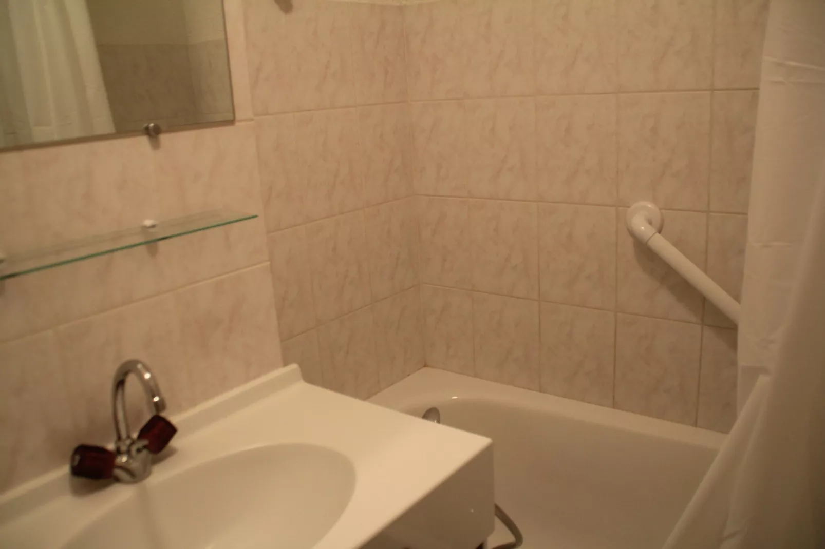 Amarillys AM2 MOUNTAIN & TELECABINE 4 Pers.-Bathroom
