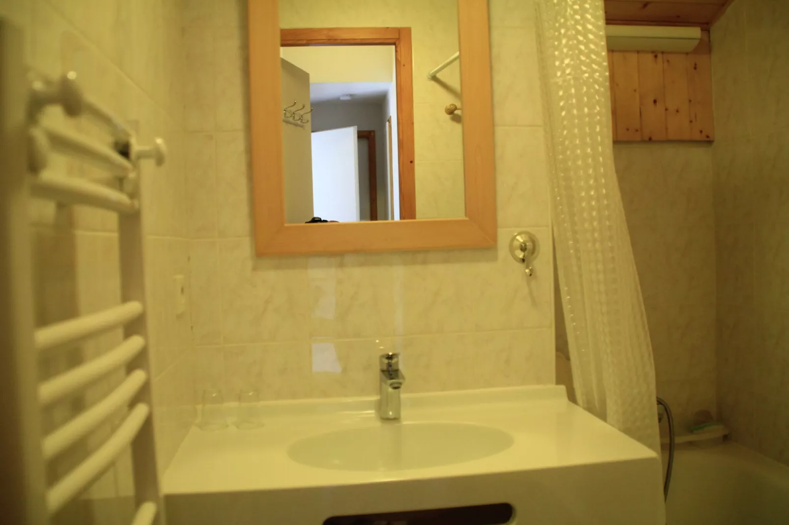 Amarillys AM20 MOUNTAIN & TELECABINE 6 Pers.-Bathroom