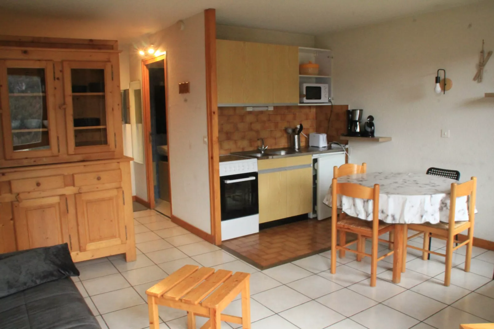 Chambron CB14 CENTER & VIEW 4 Pers.-Kitchen