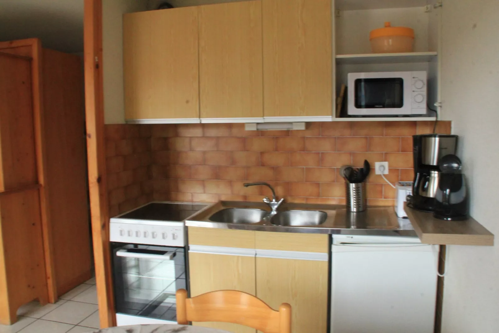 Chambron CB14 CENTER & VIEW 4 Pers.-Kitchen
