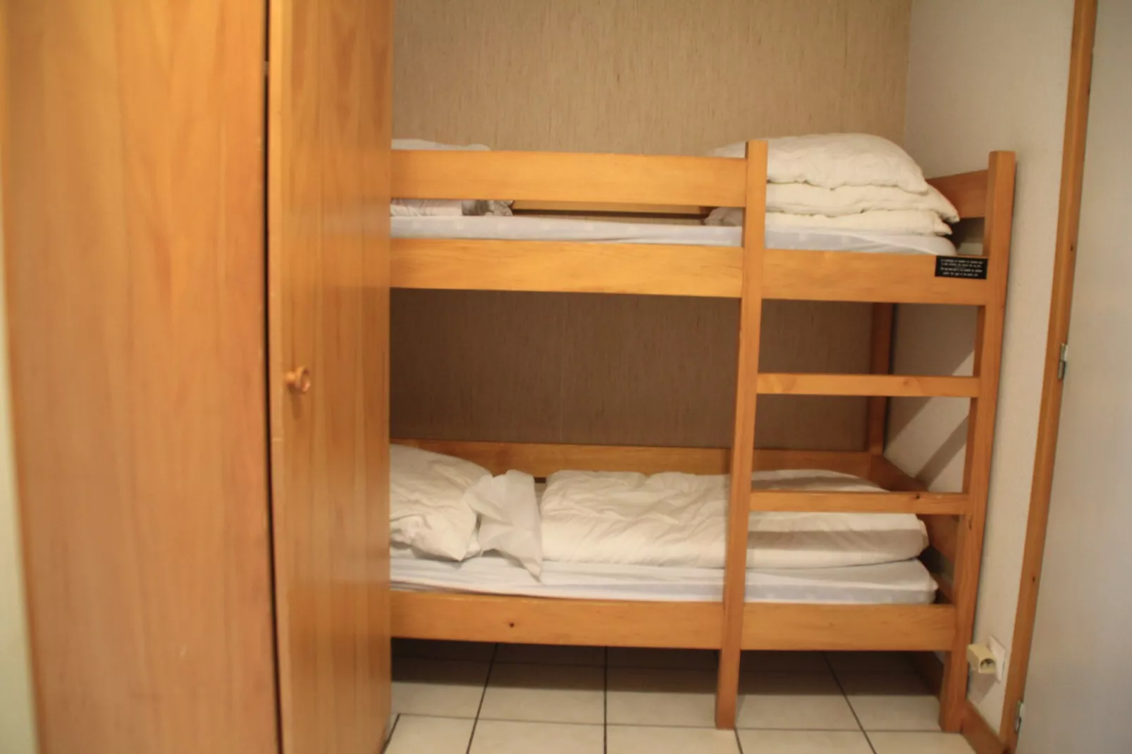 Chambron CB14 CENTER & VIEW 4 Pers.-Bedroom