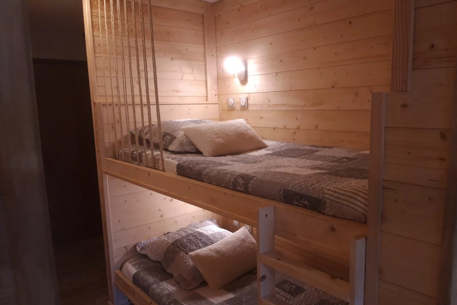 Alpenlake AP122 VIEW & NATURE 4 Pers.-Bedroom
