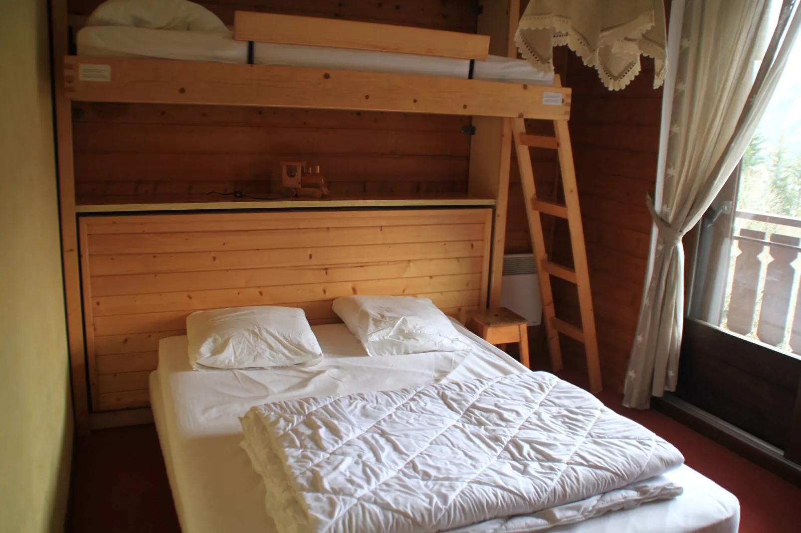 Corina CN35 QUIET & NATURE 5 Pers.-Bedroom
