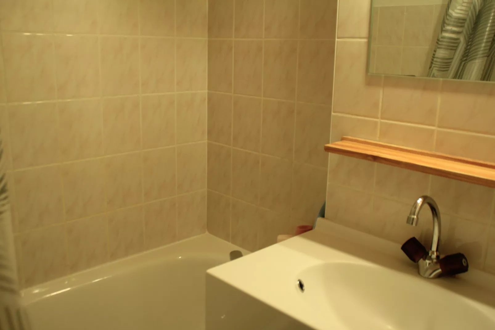 Forsythia FA29 FAMILY 1& NATURE 8 Pers.-Bathroom