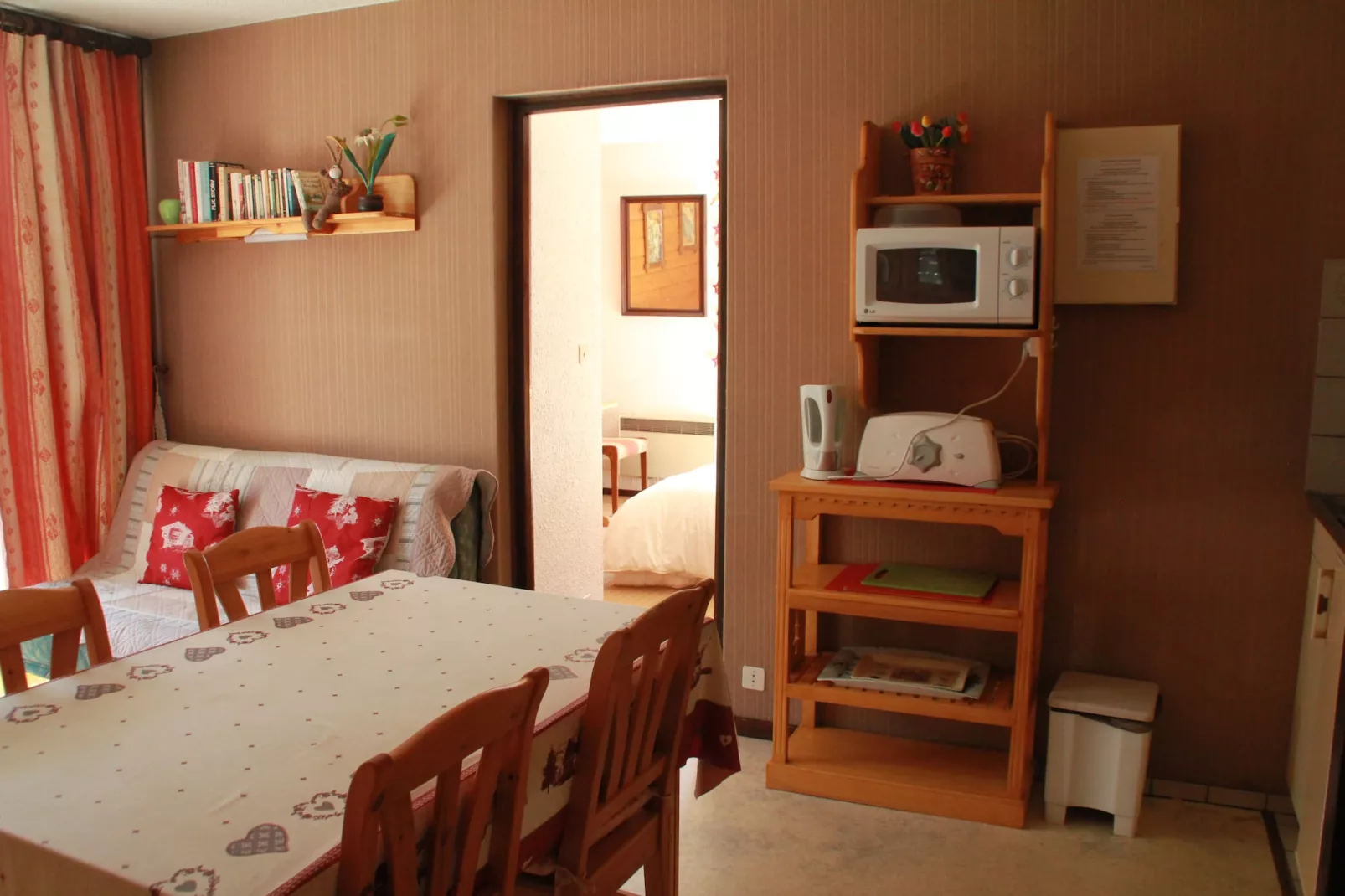 Moulin ML286 MOUNTAIN & TELECABINE 6 pers.-Living room