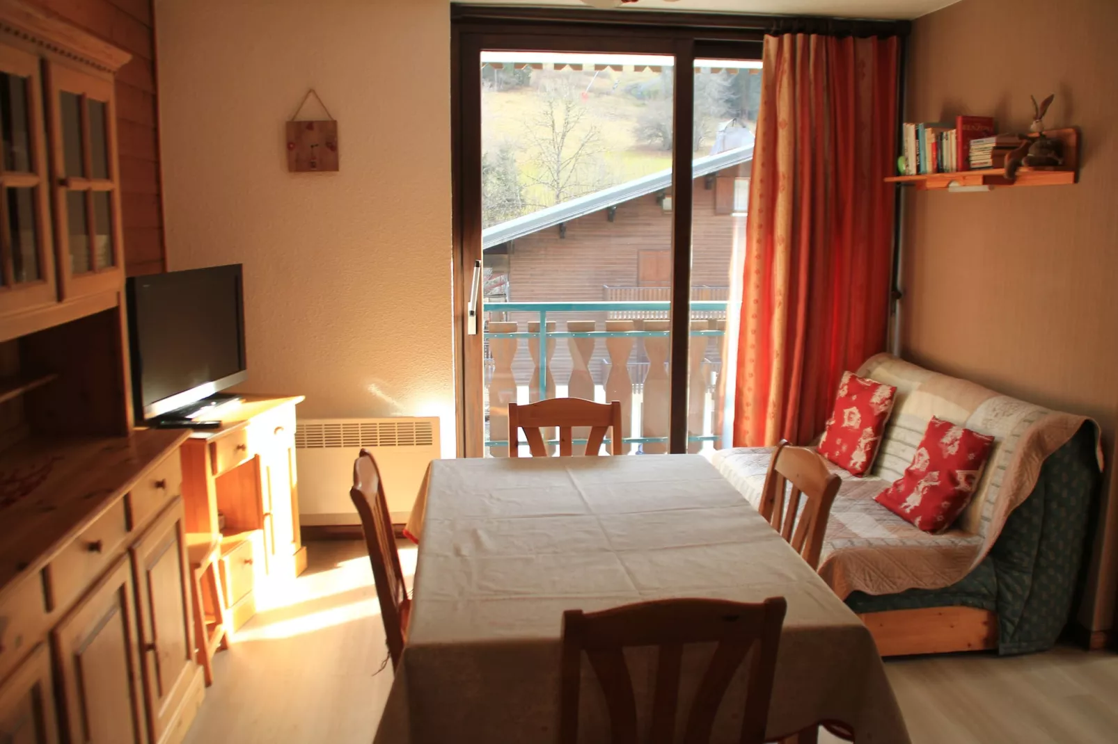Moulin ML286 MOUNTAIN & TELECABINE 6 pers.-Living room