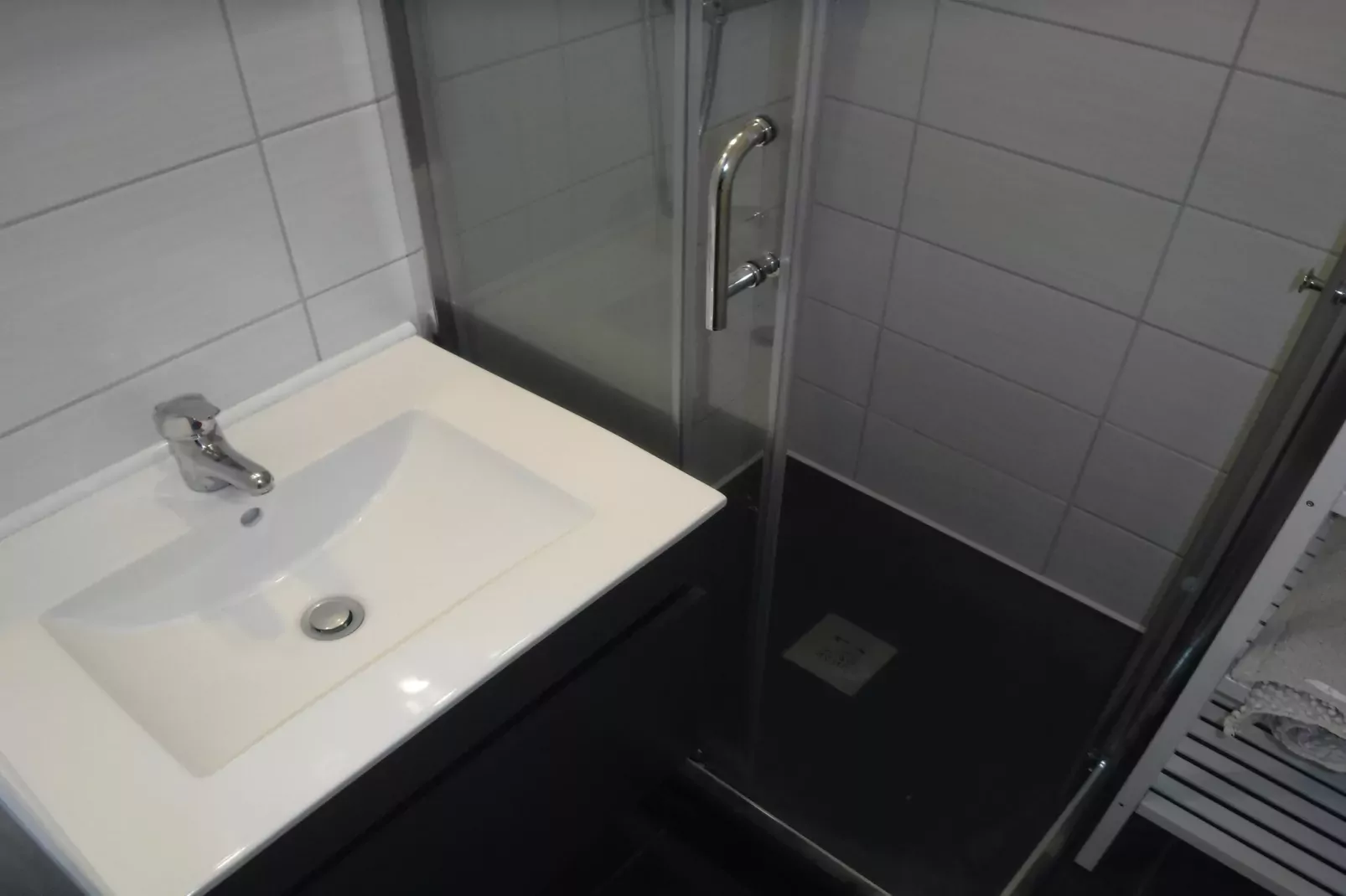 Gentianes GNB66 COSY & MOUNTAIN 3 Pers.-Bathroom