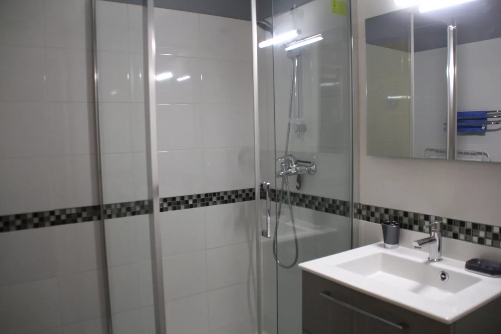 RESIDENCE RSA4 SWIMMING POOL & CENTER 6 pers.-Bathroom